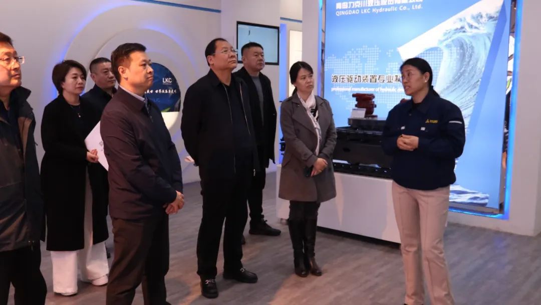 區(qū)委統(tǒng)戰(zhàn)部副部長郭可超一行蒞臨力克川液壓參觀指導1.jpg
